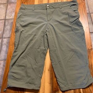 Columbia Omni Shield Grey/Green Capri pants - 16W